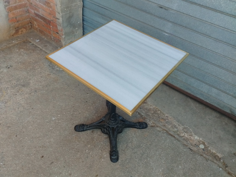 sobre mesa marmol blanco marco dorado 2x60x60 1u